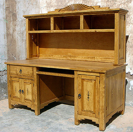Hutch Desk on This Custom Computer Desk Features A Hutch With Sunburst  Lots Of